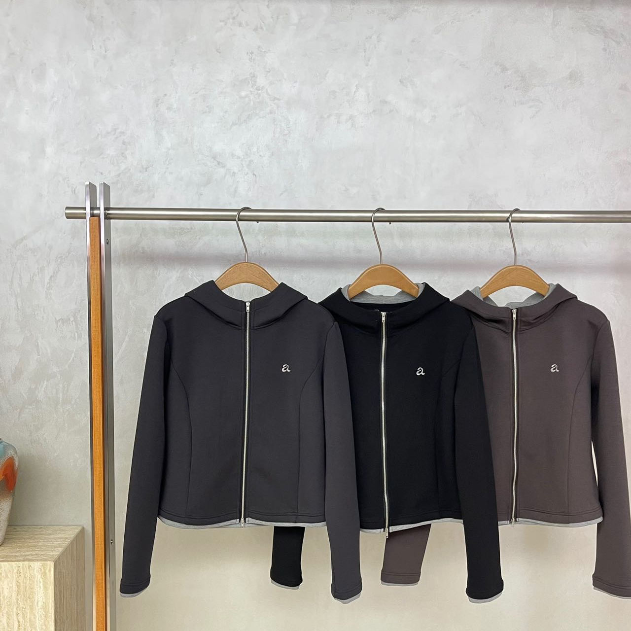 欧洲站2025秋款时尚小众设计连帽拉链卫衣开衫女休闲显瘦薄款外套