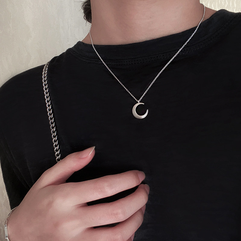 店主推荐款◆磨砂质感925纯银镀白金防过敏项链 简约月亮锁骨链