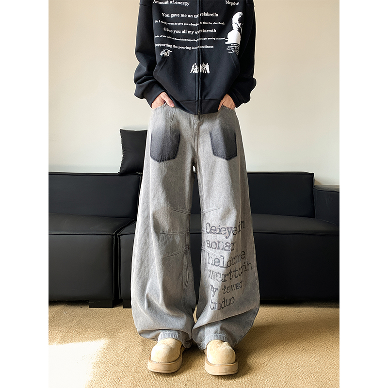 美式字母印花弯刀工装牛仔裤男生复古设计喷绘口袋宽松阔腿微喇裤