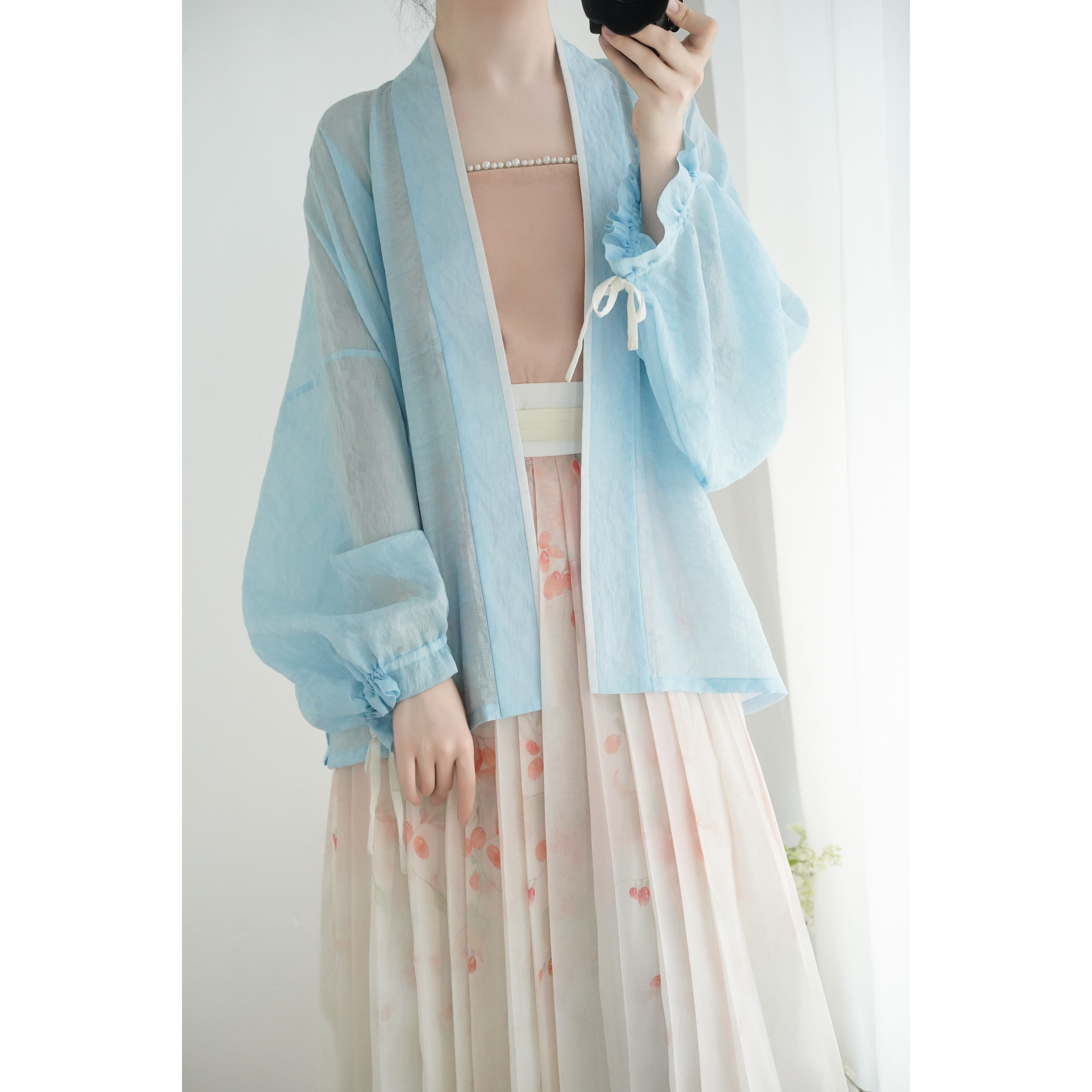 「天空」宋制花苞袖现货天丝汉服