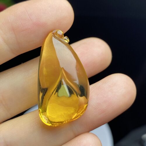天然缅甸琥珀雕刻精美玉兰花水吊坠挂件可配绳重2.3克