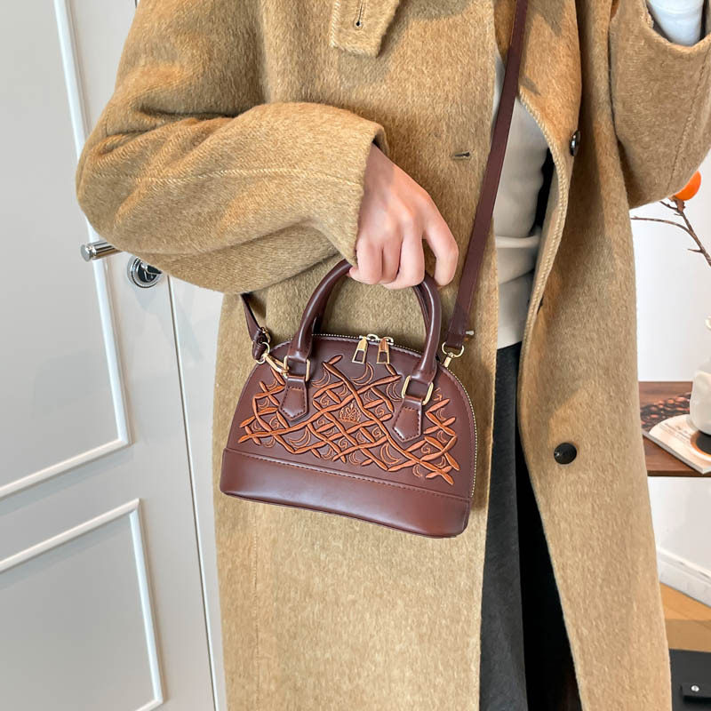 女式新款流行贝壳包刺绣手提包菱格小众单肩斜挎包