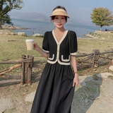 黑白撞色V领小香风连衣裙女2023夏新款法式赫本风御姐范高级裙子，女装套装/套裙，艾艾淮淮