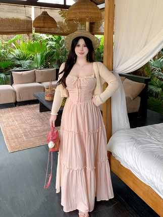 Zhang Pipi Plus-Size French-Style Pink Lace Patchwork Dress, Large Size, Vintage Vacation Style, Slimming Sleeveless Strap Dress