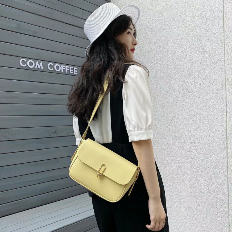 软牛皮单肩斜跨包休闲小包