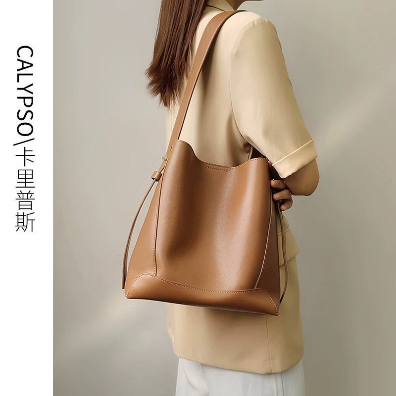 Capacious shoulder bag, one-shoulder bag, genuine leather
