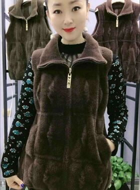 妈妈年轻时尚洋气秋冬马甲背心外套加大码中年女士外搭毛衣水貂绒