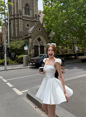 yangzifan 白色连衣裙吊带裙子女夏季露肩法式设计感a字蓬蓬短裙