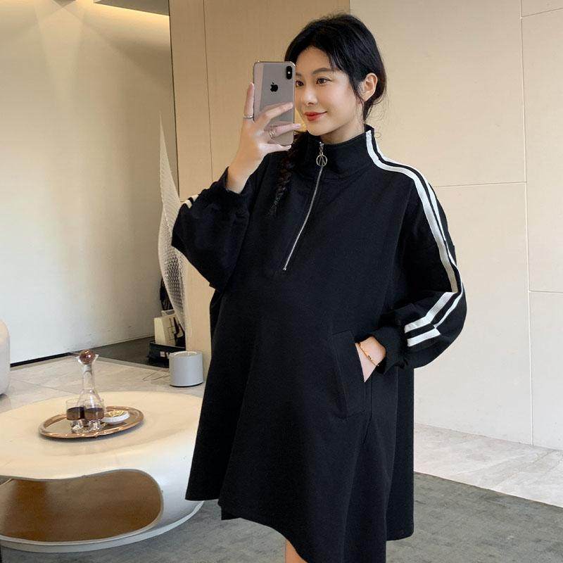 孕妇连衣裙2026春秋新款韩版运动风时尚小个子显瘦遮肚斗篷卫衣裙