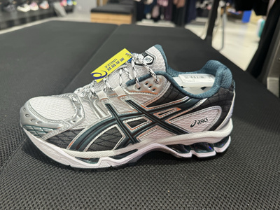 香港Asics gel nimbus 10.1 復古減震耐磨慢跑鞋1203a543-103/102