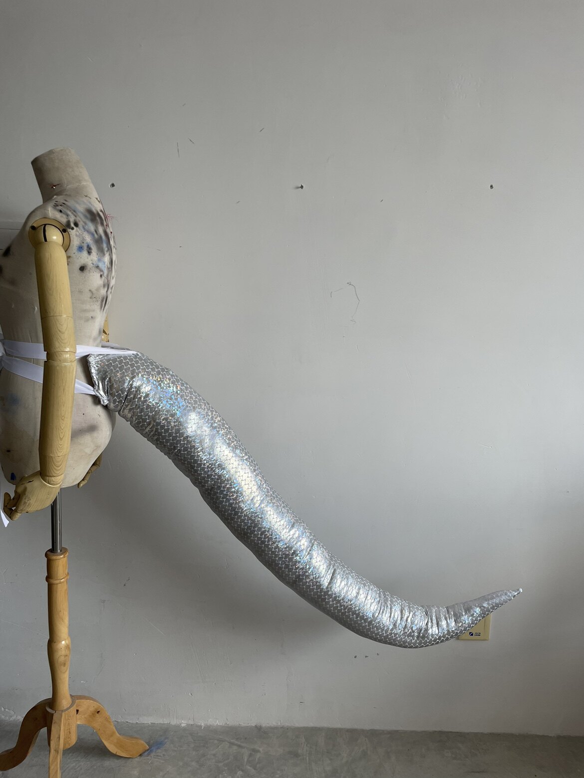 明日方舟森蚺蛇尾巴cosplay道具银色鱼尾蛇尾