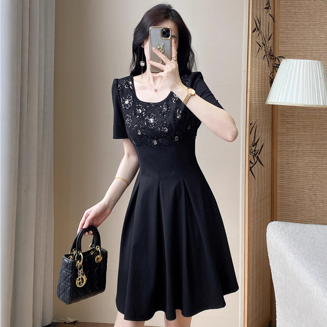 法式千金方领黑色连衣裙女春季新款名媛小香风礼服收腰显瘦小黑裙