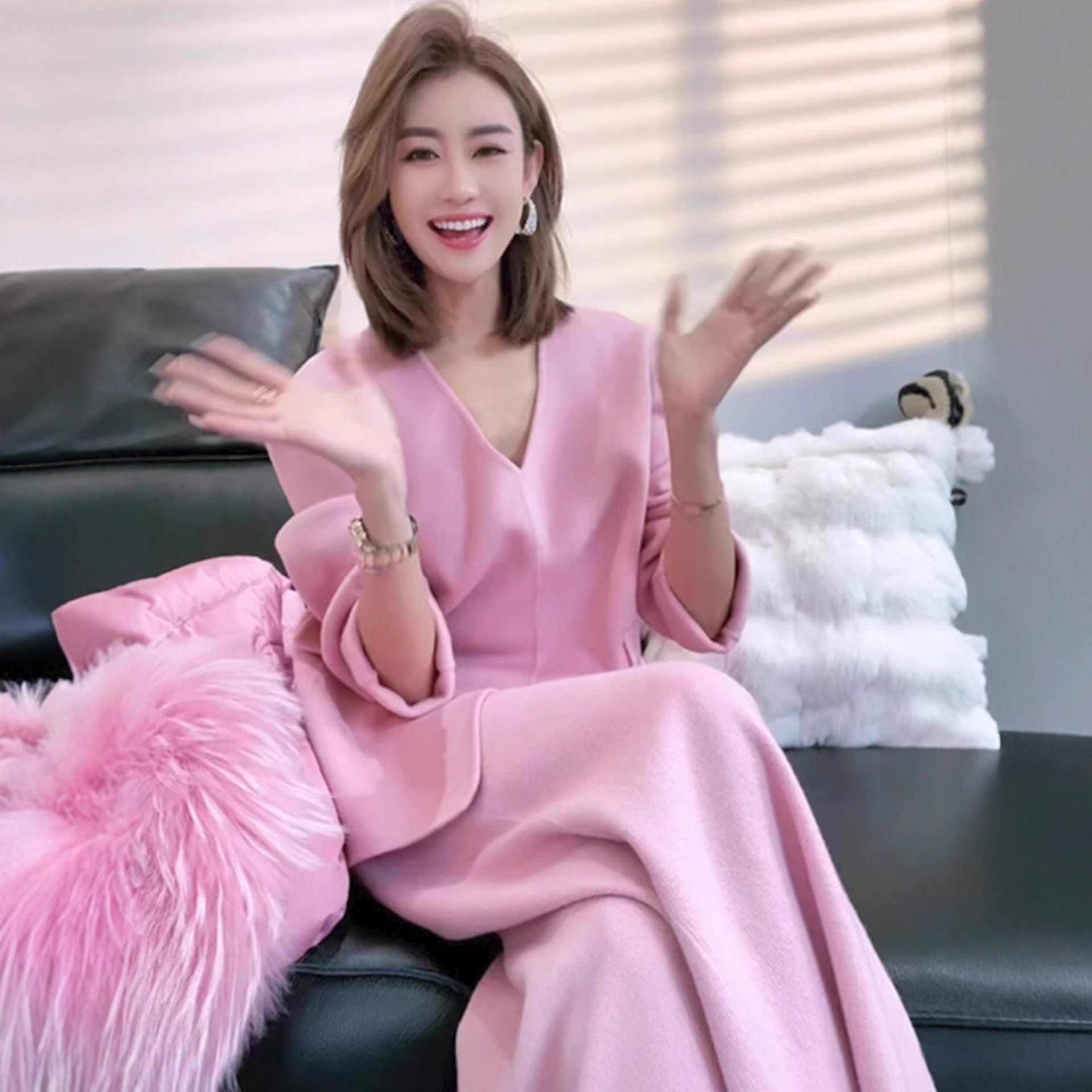 巨好看春季穿搭一整套松弛感V领毛衣针织衫阔腿裤小香风两件套女