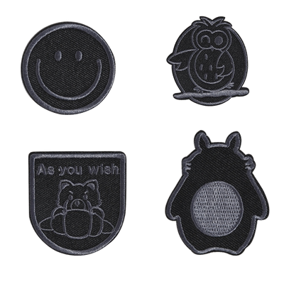 黑色徽章羽绒服补丁贴