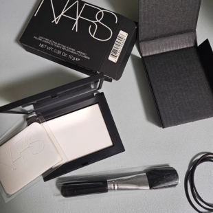 正品NARS纳斯裸光透明色蜜粉饼10g定妆粉饼持久控油大白饼欧若拉