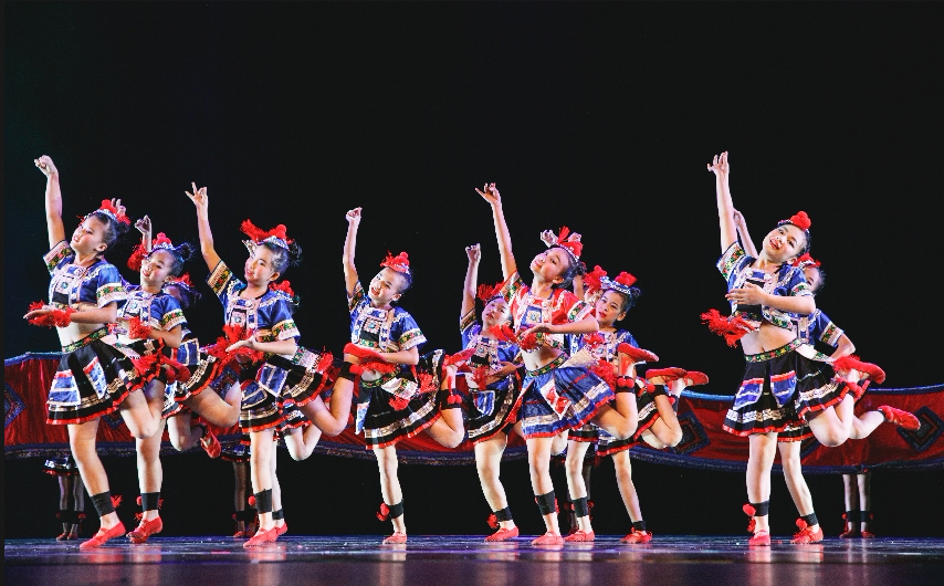 第九届小荷风采瑶山彩云飞演出服儿童苗族侗族少数民族舞蹈演出服