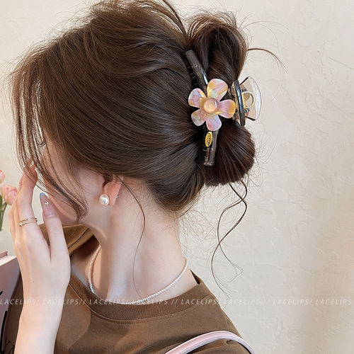 春夏幻彩花朵金标抓夹女高级感