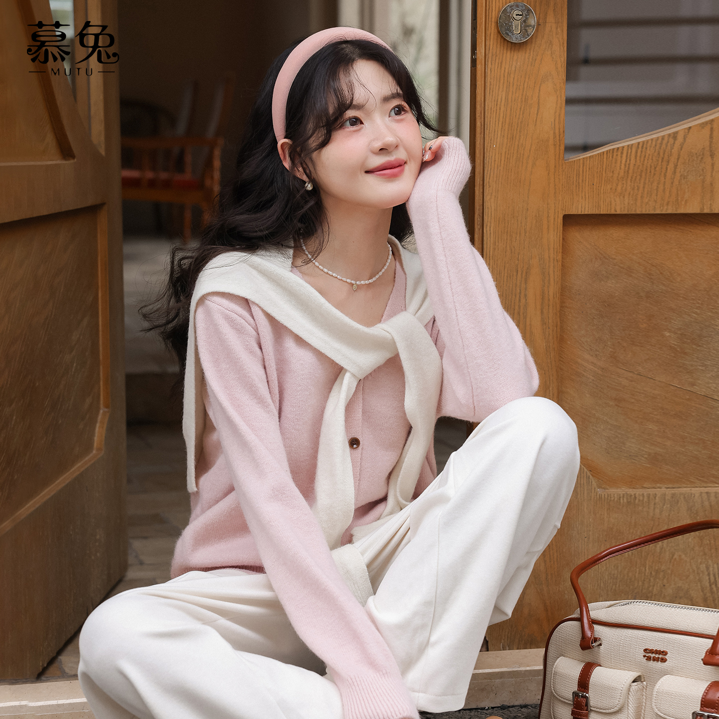 慕兔甜美粉色披肩毛衣开衫