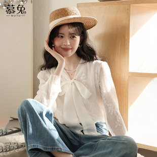 慕兔法式气质蝴蝶结绣花衬衫女2026春新款独特高级感微透长袖上衣