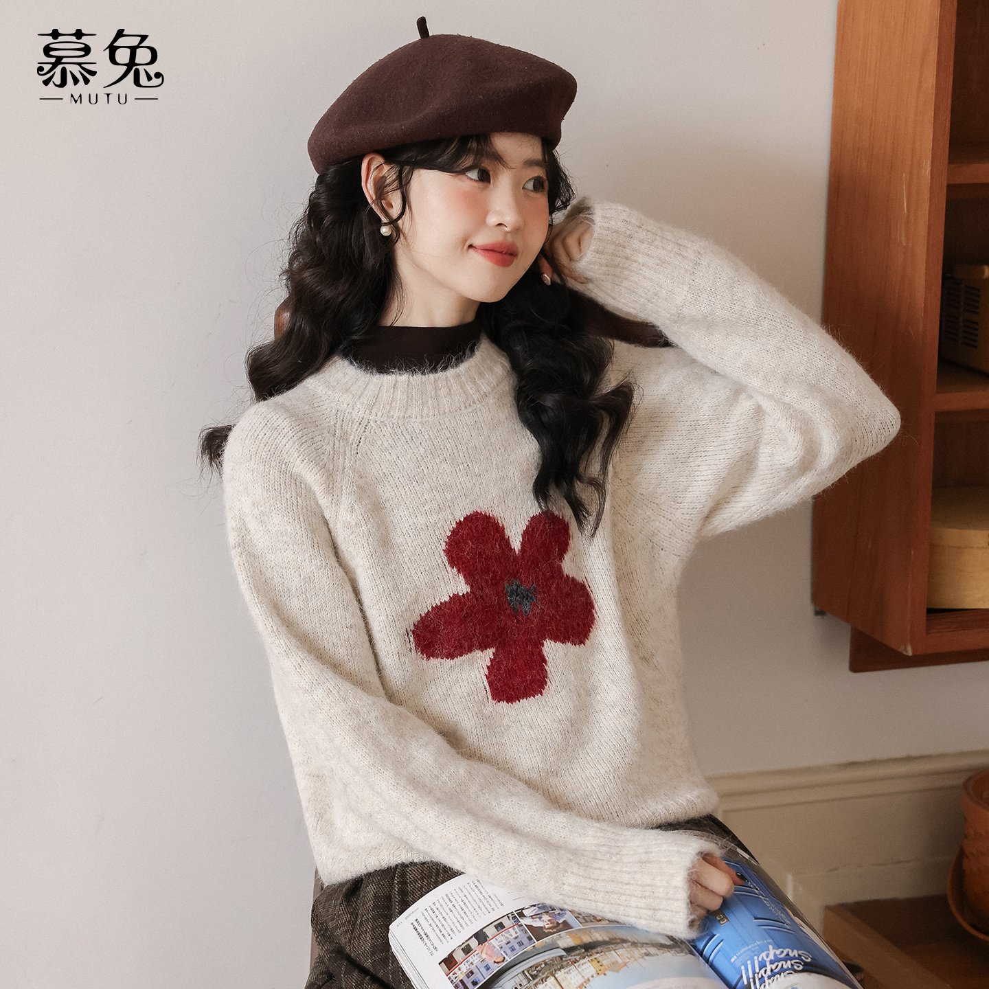 慕兔慵懒风软糯花朵印花毛衣