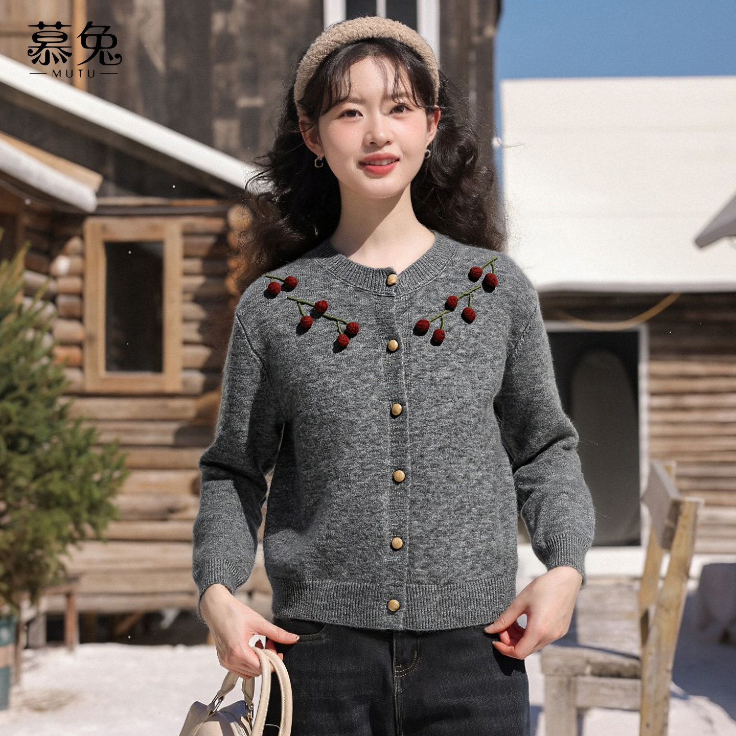 慕兔韩系立体装饰撞色圆领毛衣女2025冬季新款慵懒宽松针织衫上衣,女装/女士精品,毛衣,淘宝优惠券,粉丝福利购,淘宝优惠卷