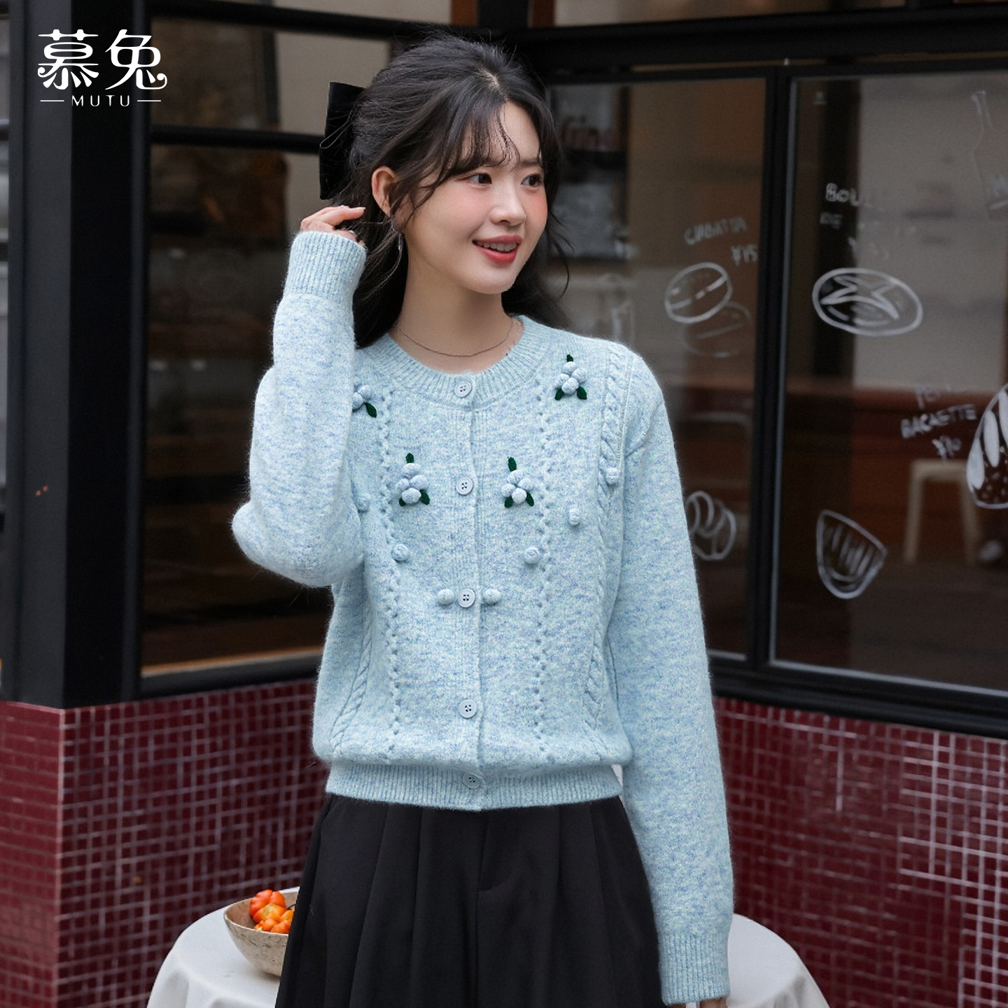 慕兔甜美蓝色立体花朵毛衣开衫