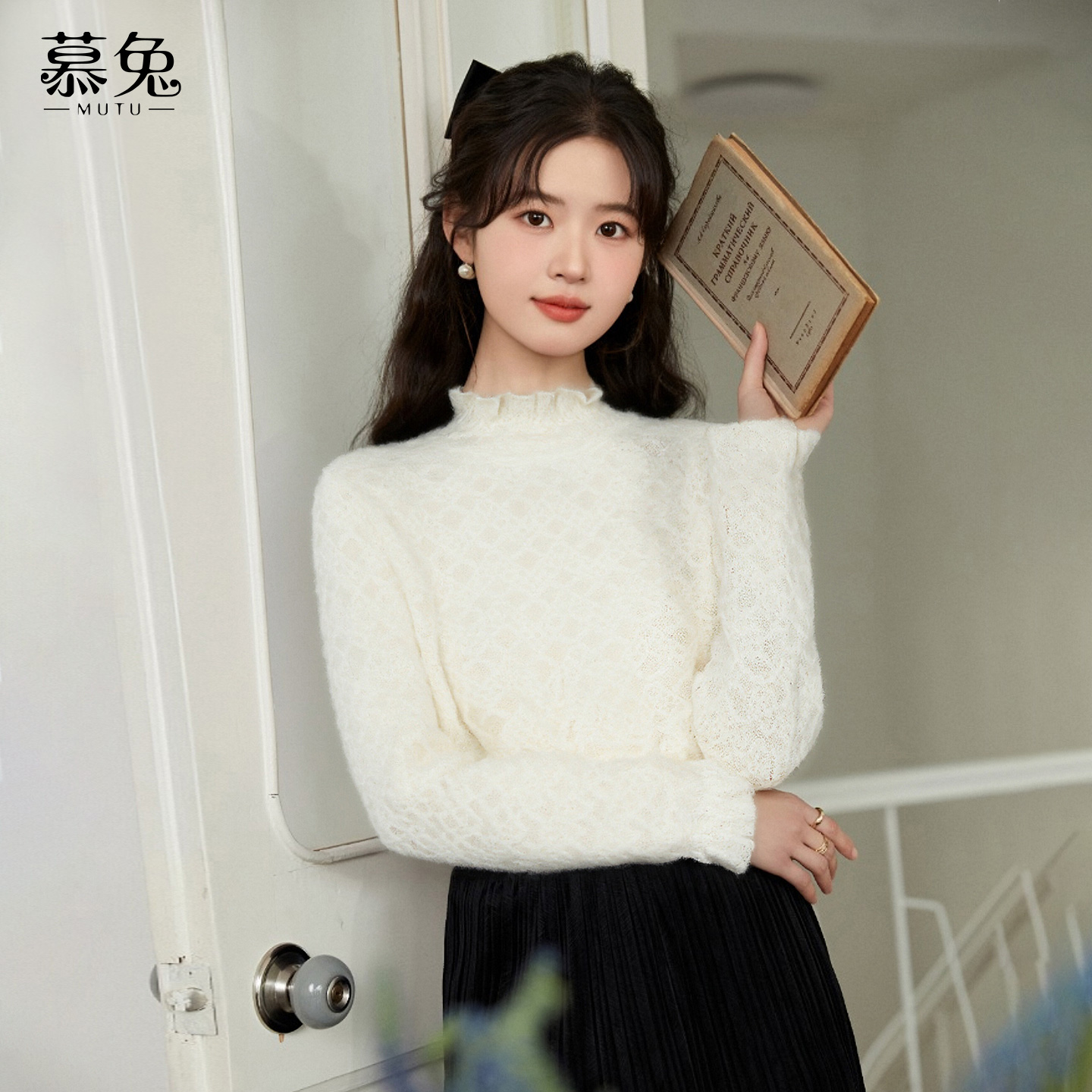 慕兔法式气质半高领长袖针织衫