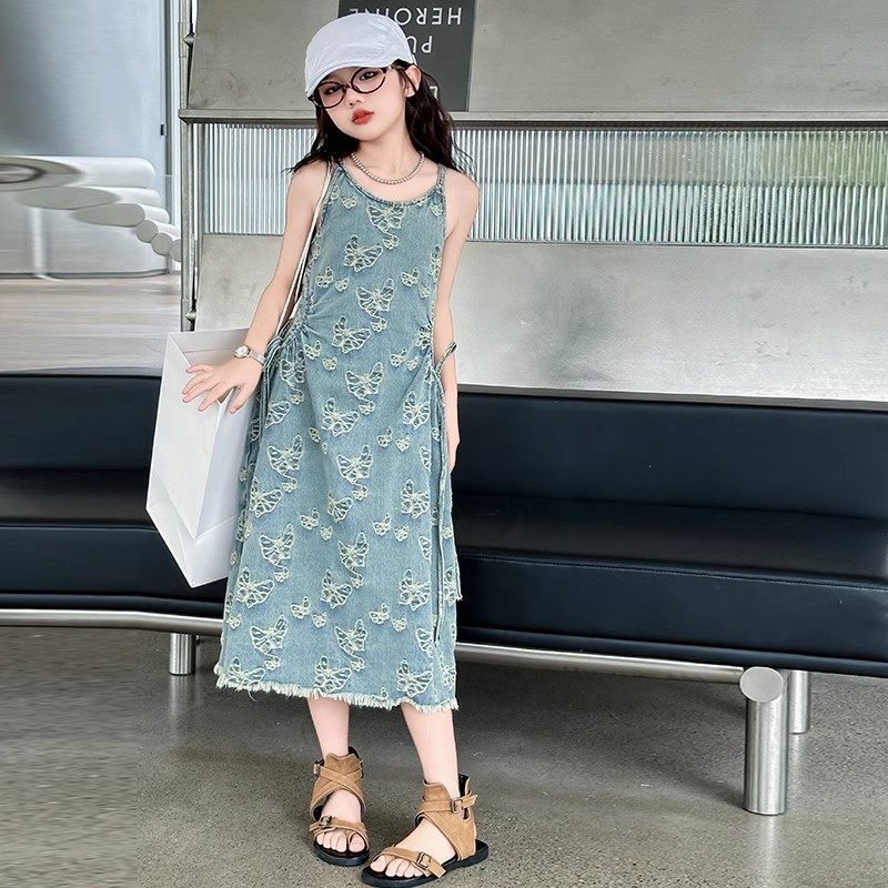 女童牛仔连衣裙洋气夏季2026新款儿童夏天蝴蝶吊带气质韩版裙子潮