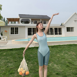 新款专业泳衣女大码保守连体游泳衣平角胖mm200斤竞速泳装五分裤