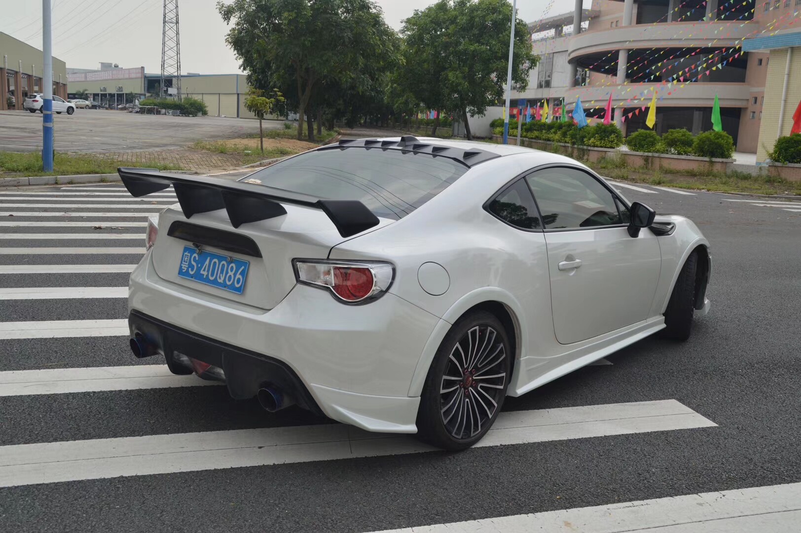 适用于丰田86斯巴鲁brz改装zele款碳纤维尾翼中网包围前唇后唇