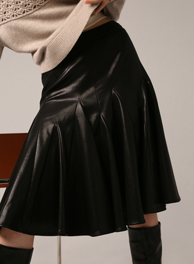 SO【100PU】25秋冬高腰A字廓形黑色显瘦百搭不规则插片半身裙