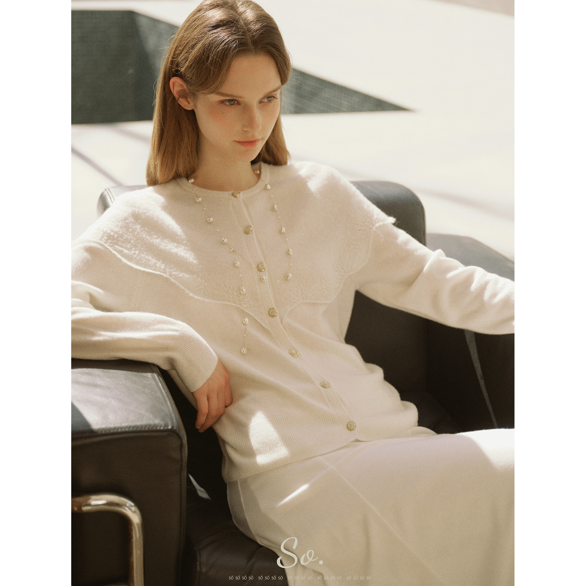 SO 意大利纺纱工艺90支超细美丽诺羊毛斗篷式领拼接镂空圆领开衫