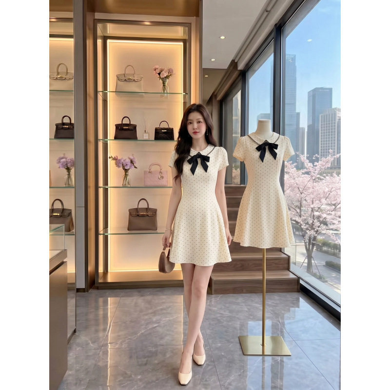 娃娃领甜美杏色波点连衣裙2026夏季小香风法式掐腰a字裙