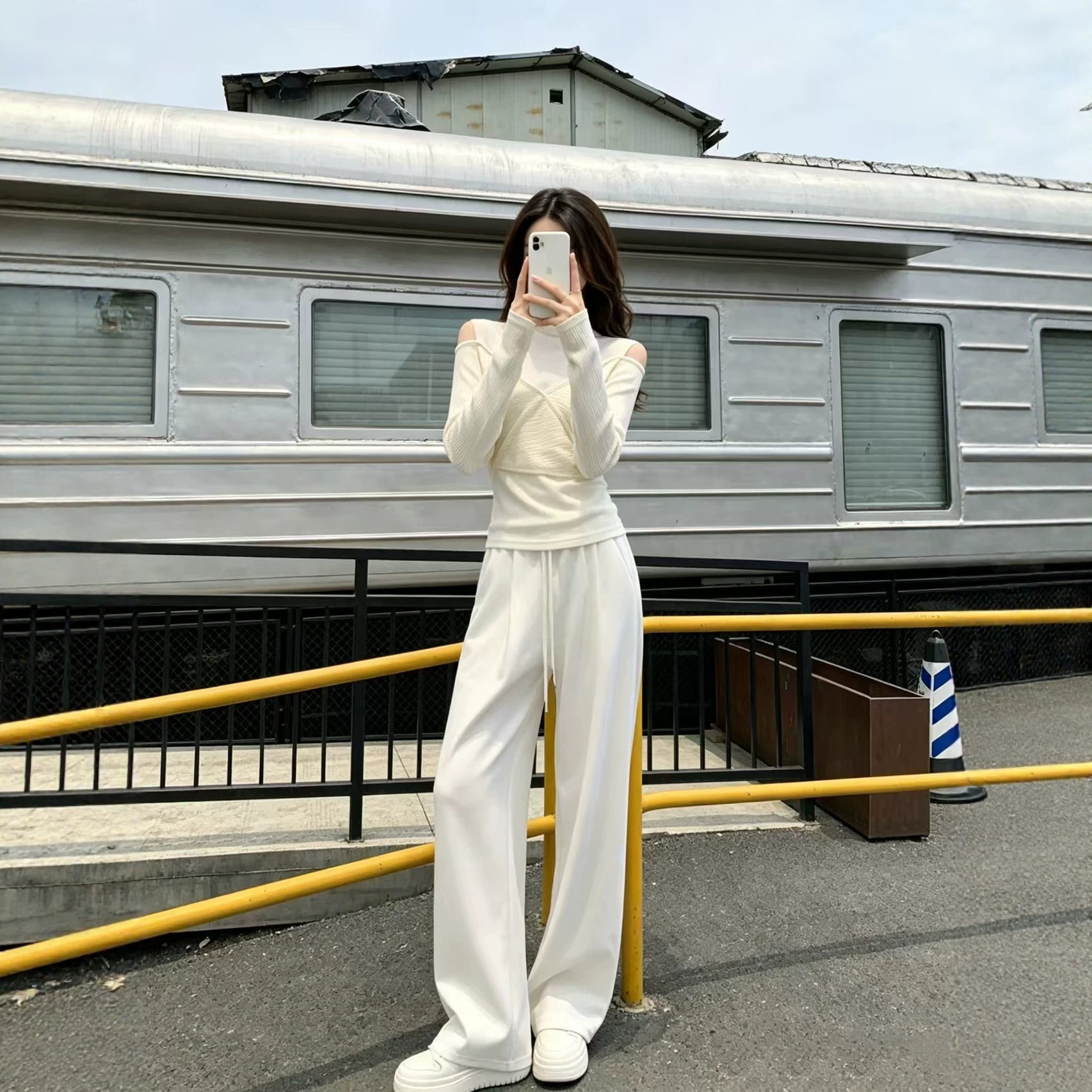 高级感套装女2026新款轻熟御姐穿搭一整套露肩针织衫阔腿裤两件套