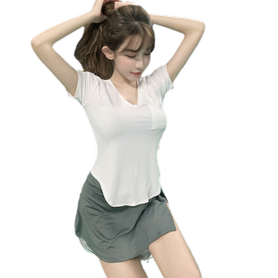 花三三同款 弧度下摆V领胸前口袋蜜桃胸修身短袖T恤打底衫