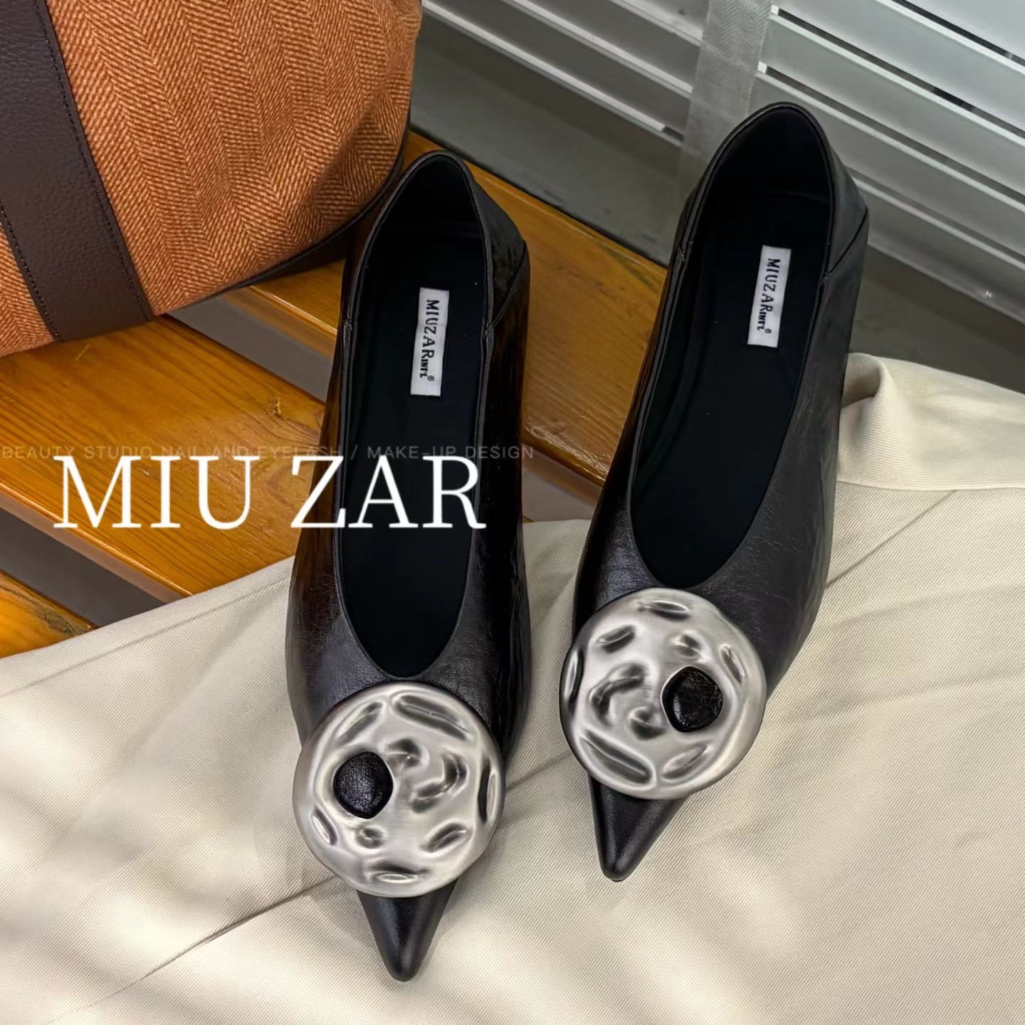 妙莎MIUZAR女鞋2026秋季新款饼干尖头瓢鞋可踩跟单鞋平底褶皱真皮