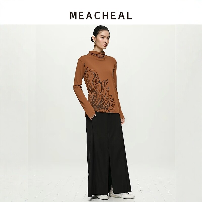 MEACHEAL米茜尔秋季新款堆堆领长袖T恤女水墨印花修身檀木褐T恤图片
