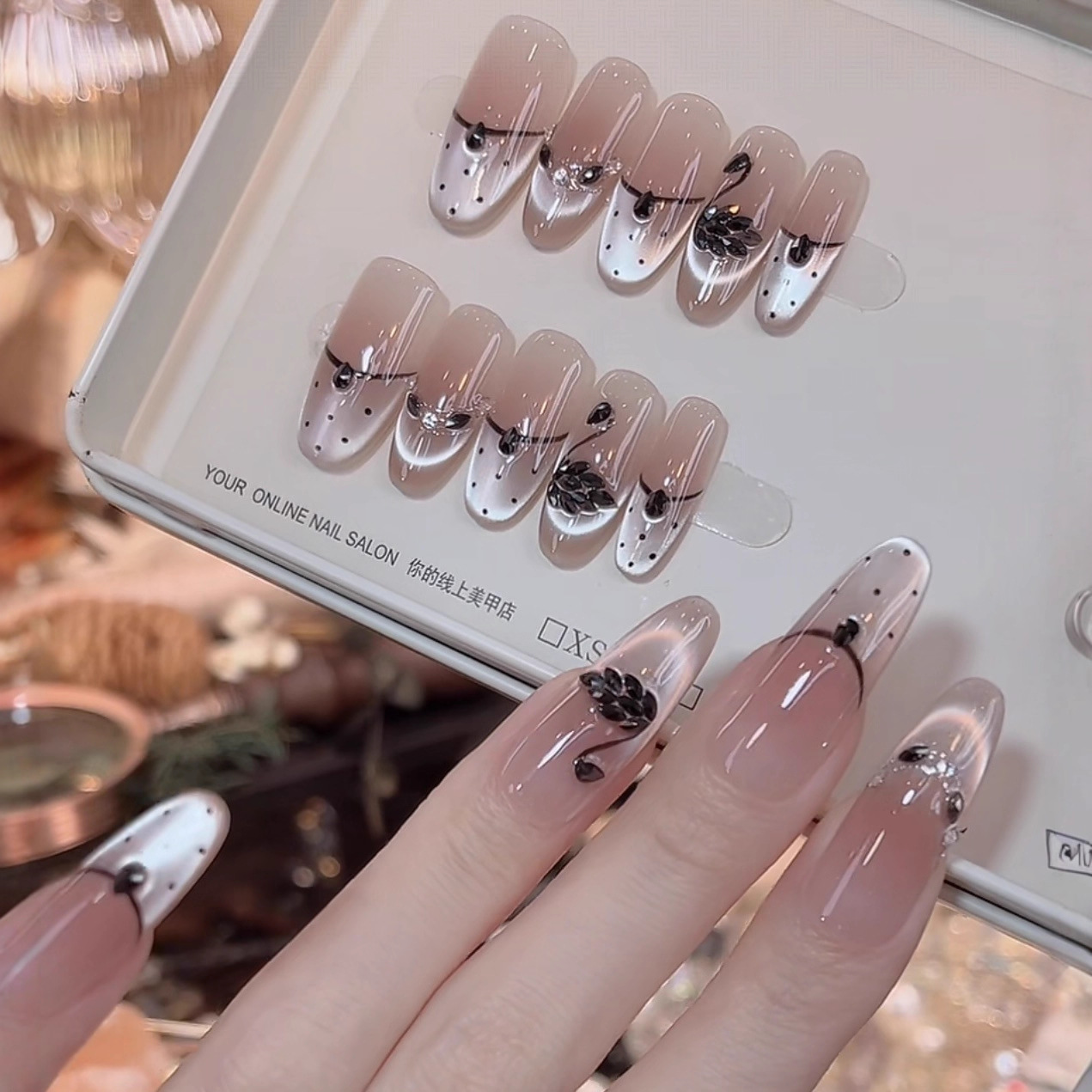 【黑天鹅】纯手工穿戴甲温柔波点猫眼渐变腮红甜美高级显白美甲贴