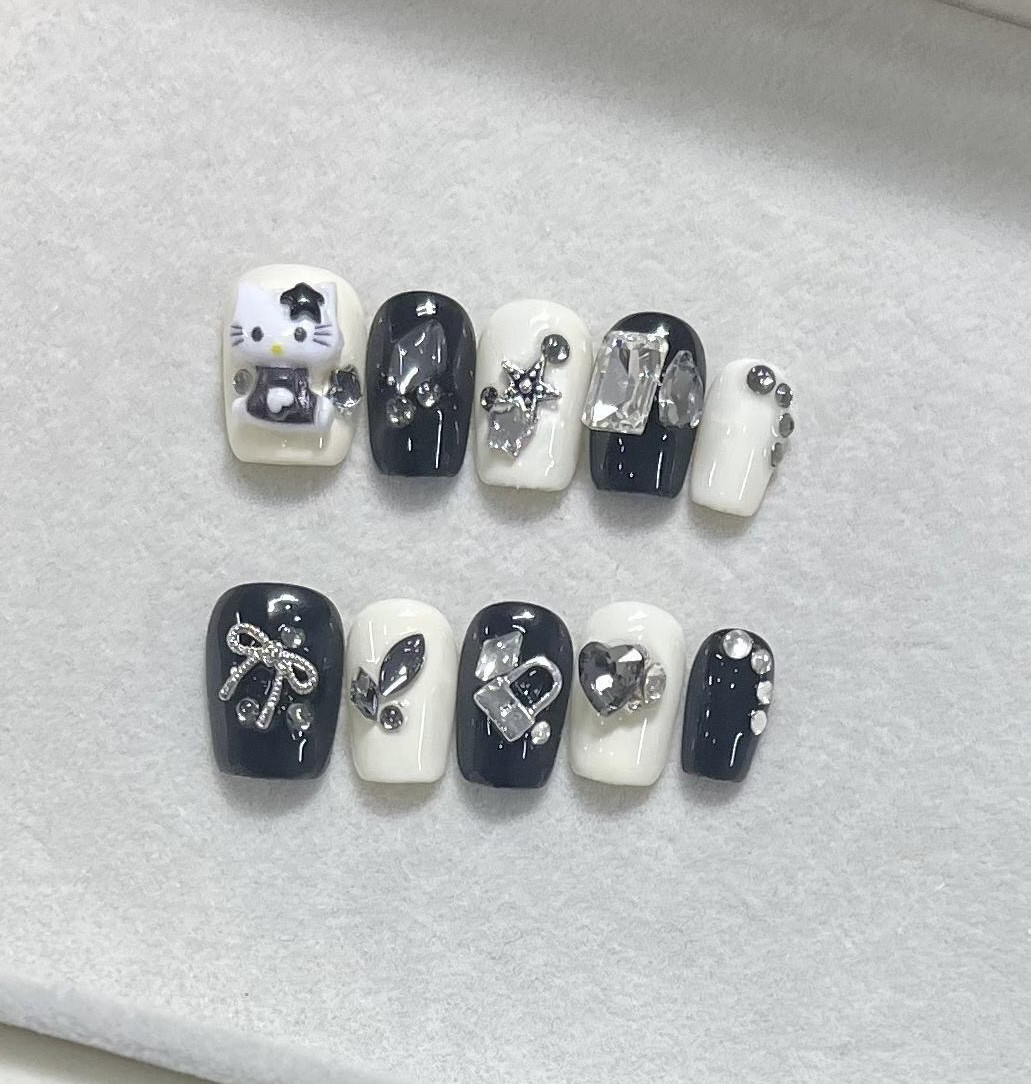 【原创】可爱卡通短款凯蒂猫黑白跳色纯手工穿戴美甲重复使用