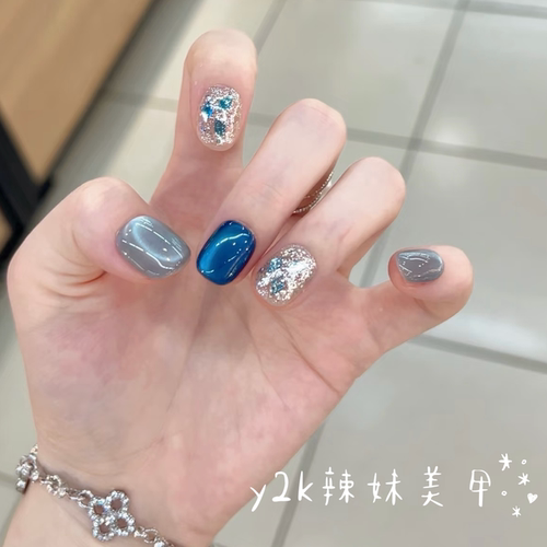 深海蓝侧光猫眼手工穿戴甲清透爆闪亮片小众显白短款高级感美甲贴
