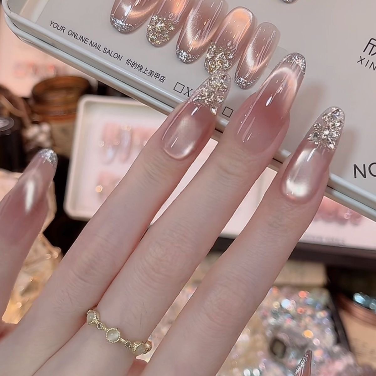 【不遗憾】爆闪裸色猫眼碎钻手工穿戴甲气质高级秋冬简约显白美甲