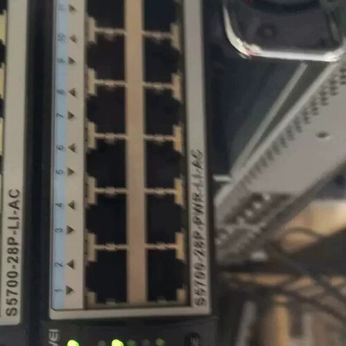 议价9新10台带24口供电千兆S5700-28p-li-AC