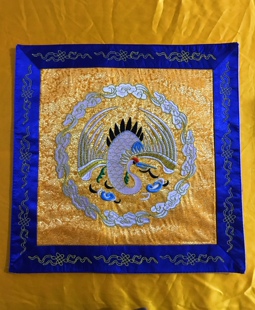 新款仙鹤盖经布仙鹤刺绣黄底蓝边经书布包经布八卦仙鹤香盘幡厂家