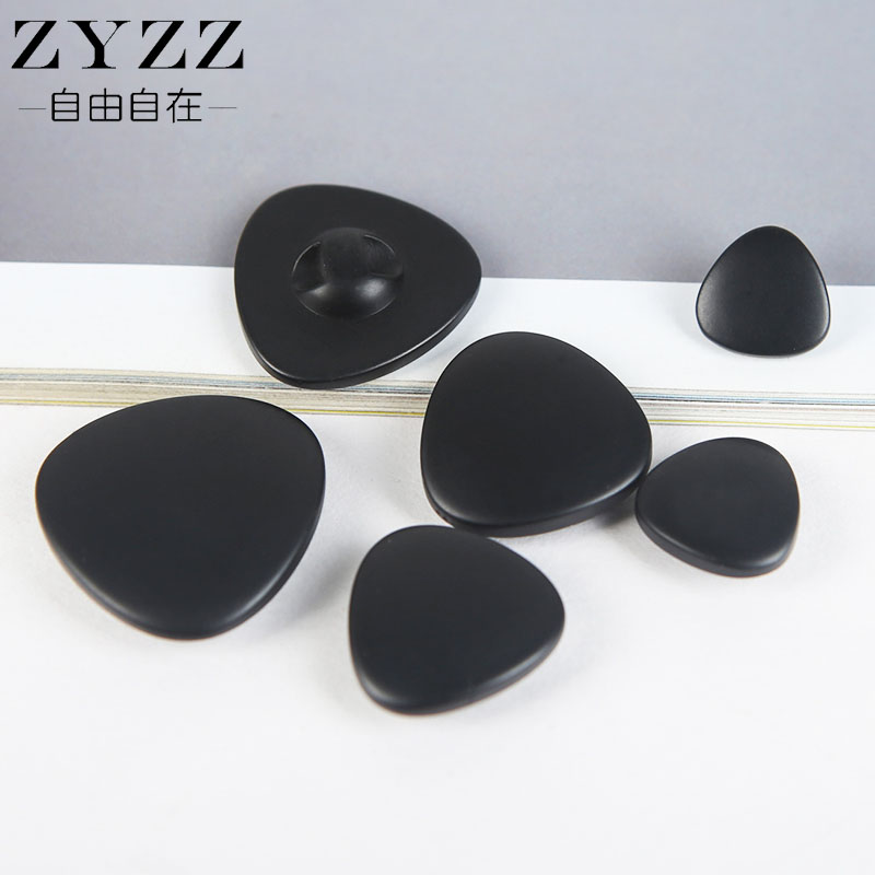 树脂三角异形纽扣哑光女毛呢风衣