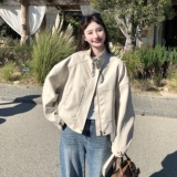 米白色