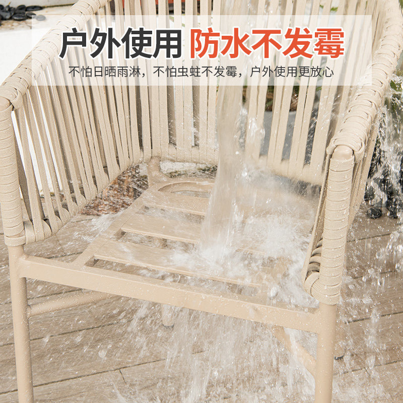 北欧风格户外桌椅 香槟色铝制庭园桌椅可移动伸缩塑木餐桌