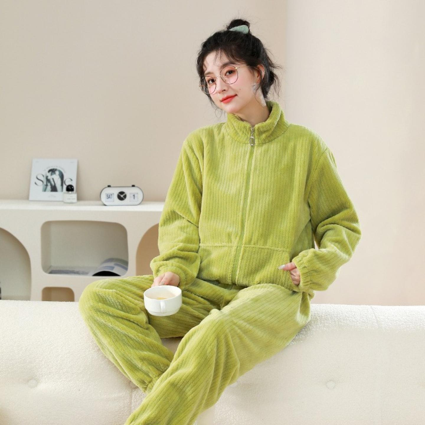 轻运动风珊瑚绒保暖睡衣女