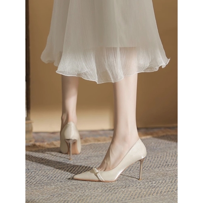 尖头细跟单鞋女2023年秋冬新款浅口珍珠高跟鞋杏色绸缎婚鞋伴娘鞋