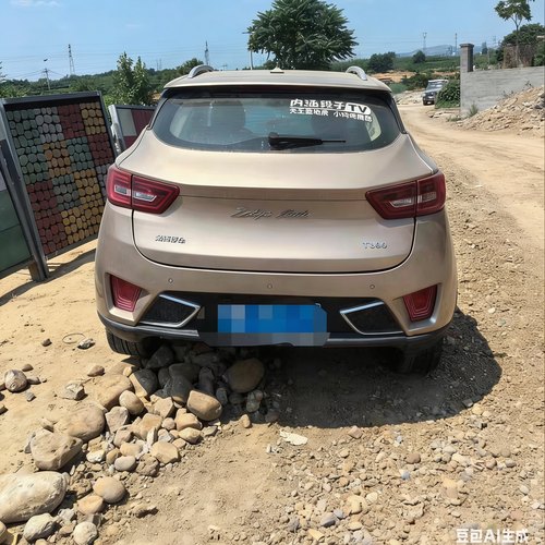 众泰T300拆车件轮毂压缩机左前门右车门大灯仪表中控饰板总成