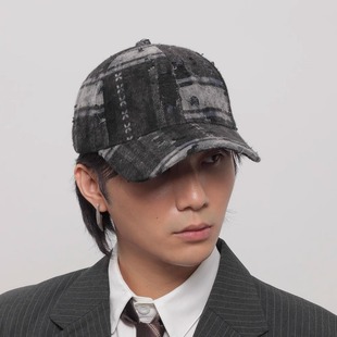 WORLDWIDE/韩国小众复古格纹破洞鸭舌帽硬顶显脸小时尚棒球帽子男